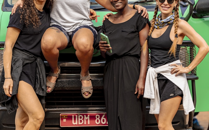 Group van tour Baja California – friends travel together